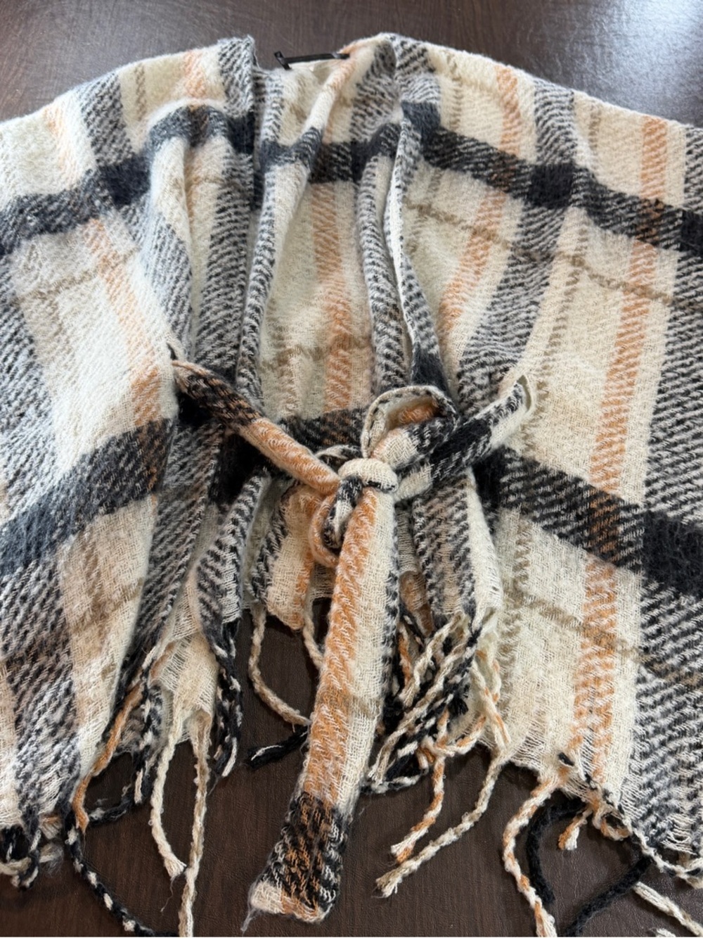 Liz Claiborne Cozy Plaid Fringe Tie-Front Shawl Sz OSFM